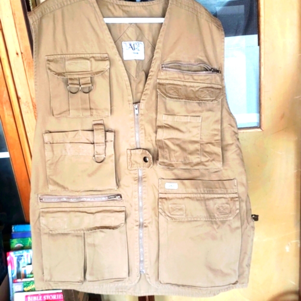 🎣🐟 FISHING VEST NWOT 🎣